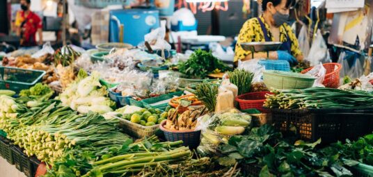 Kulinarna podróż po Azji, stragan, bazar kuchnia azji